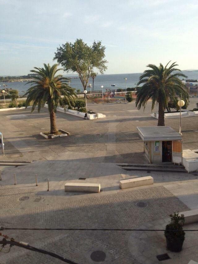 Piso Centrico Y Amplio En Praza Do Regueiro, A Illa De Arousa Buitenkant foto